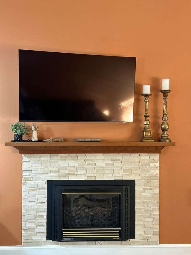 Building Photo - Lovely Custom Built Home with 2 Car Garage...