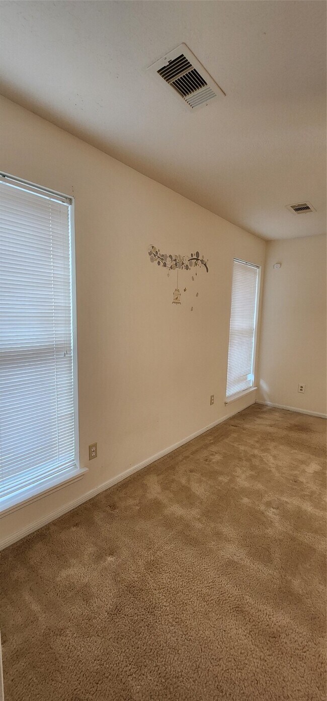 Building Photo - 16807 Sussex Dr