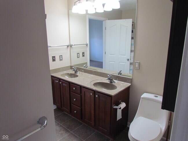 Building Photo - 13888 Willesden Cir