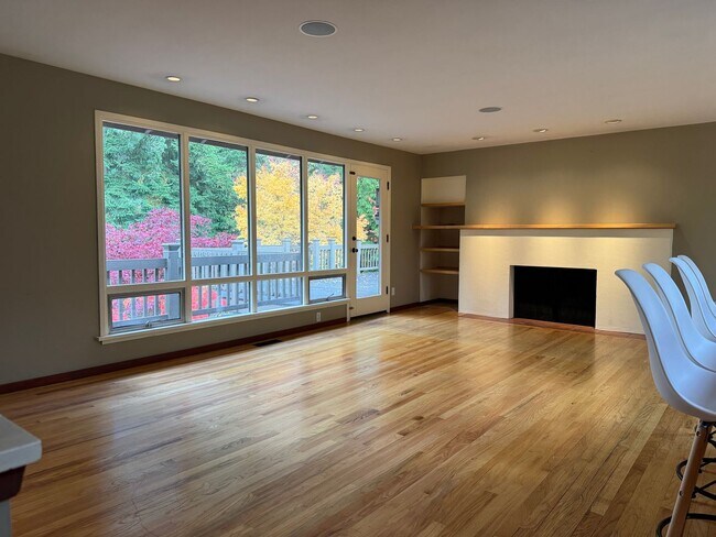 Building Photo - Cozy 5 bedr 3 bath rambler with daylight b...