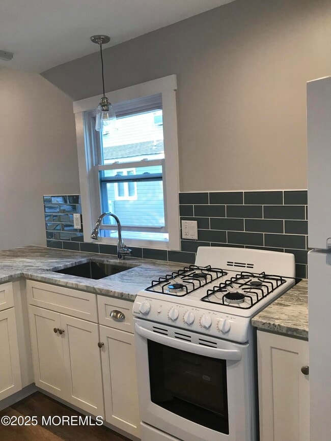 Building Photo - 36 Center Ave