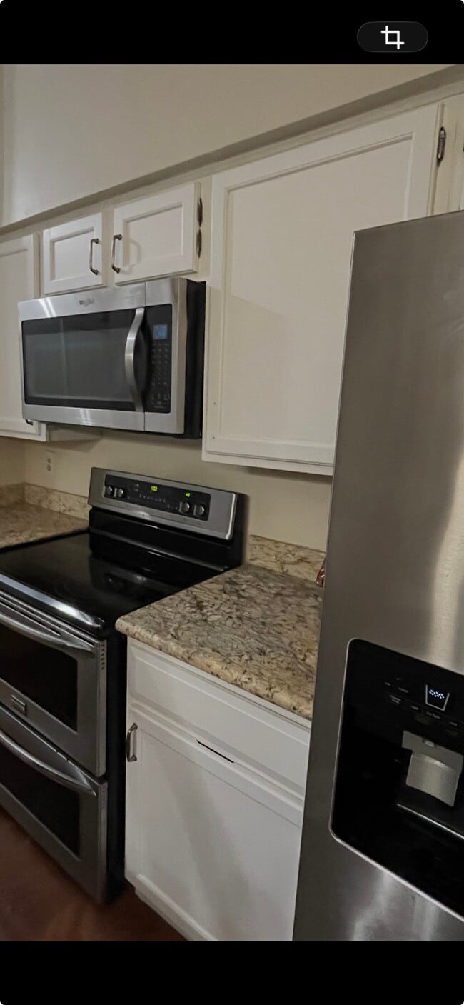 Building Photo - 580 Wilcrest Dr