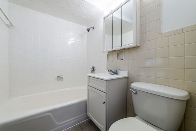 Building Photo - 7101 S Artesian Ave