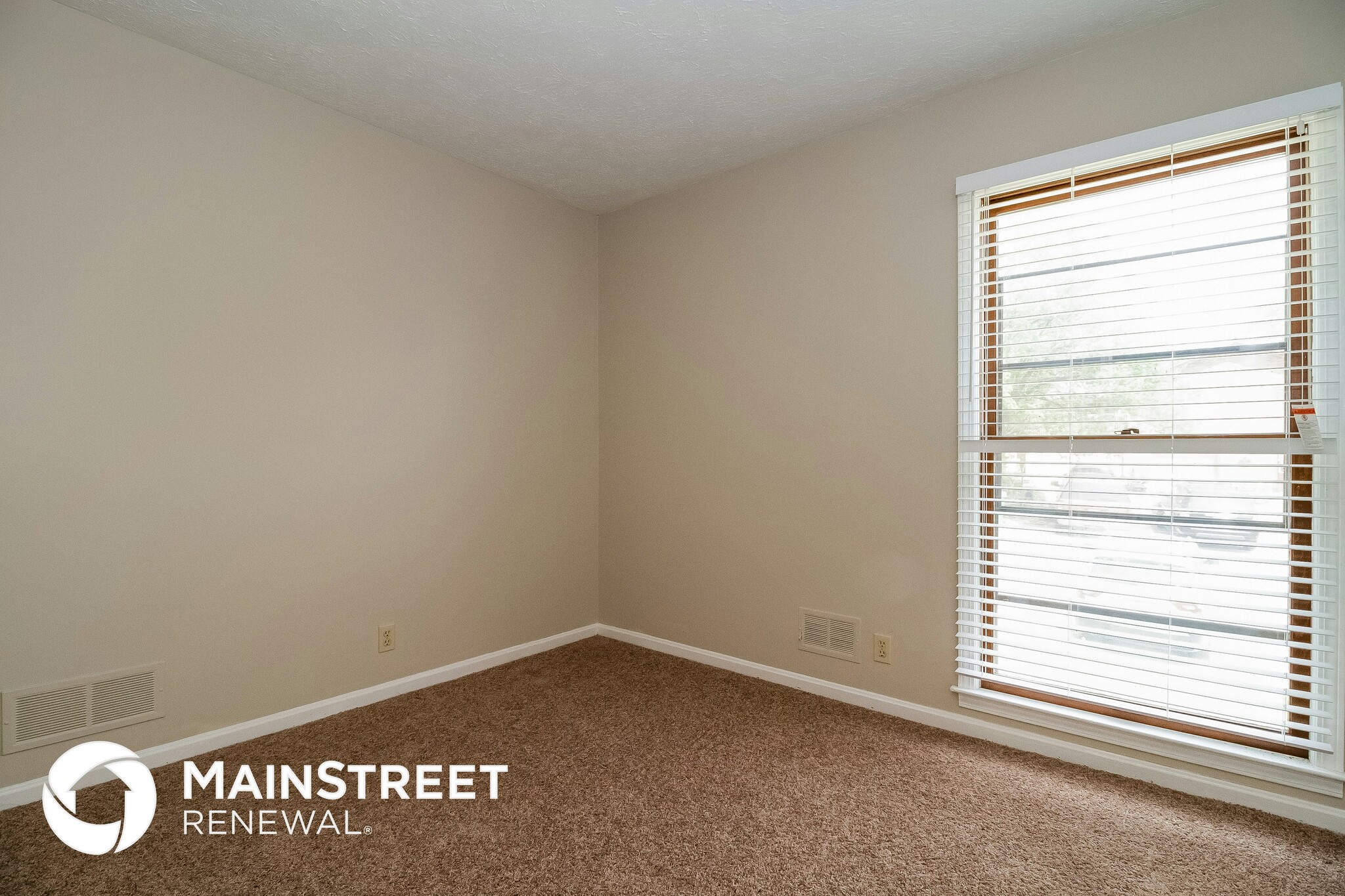 Building Photo - 5600 Wooded Lake Dr