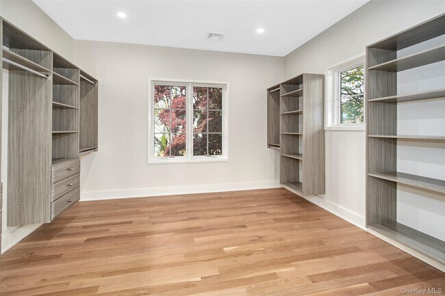 Building Photo - 2 Myrtledale Rd