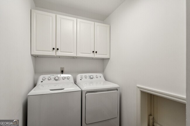 Building Photo - 4708 Tall Pines Dr NW