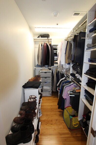 Walk In Closet - 139 7th St