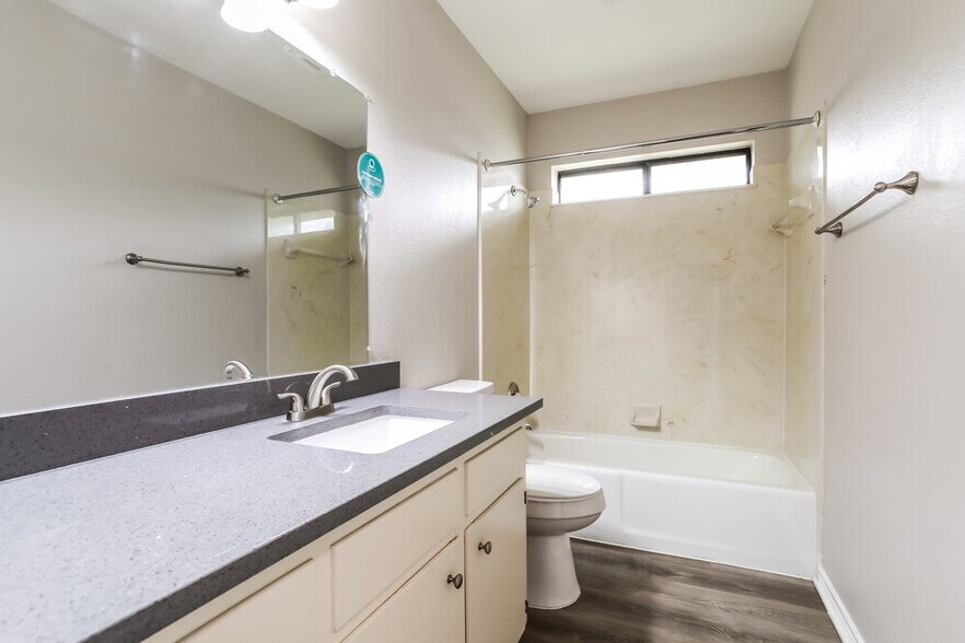 Building Photo - 3816 Yellowstone Pl