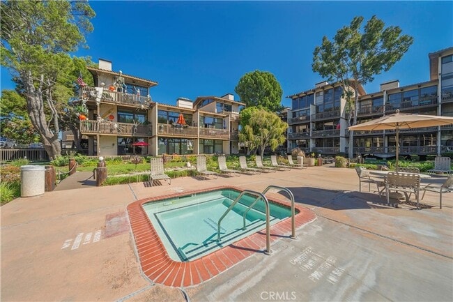 Building Photo - 6336 Marina Pacifica Dr N