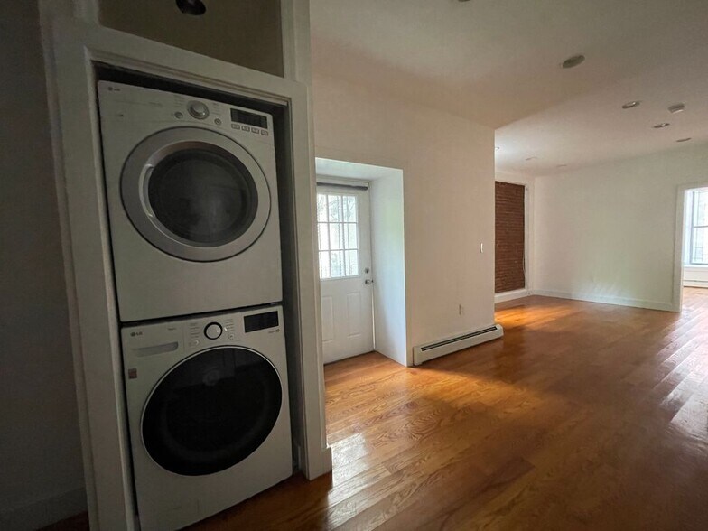 Building Photo - 312 W 121st St