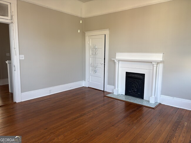 Building Photo - 836 E Henry St