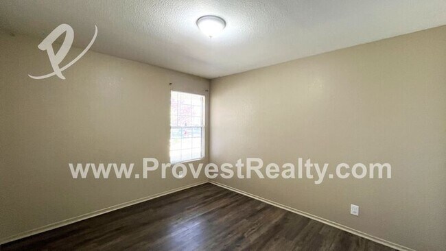 Building Photo - 9400 Nolina Dr