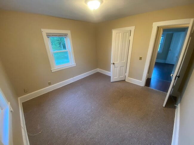 Building Photo - 6427 Chippewa Rd