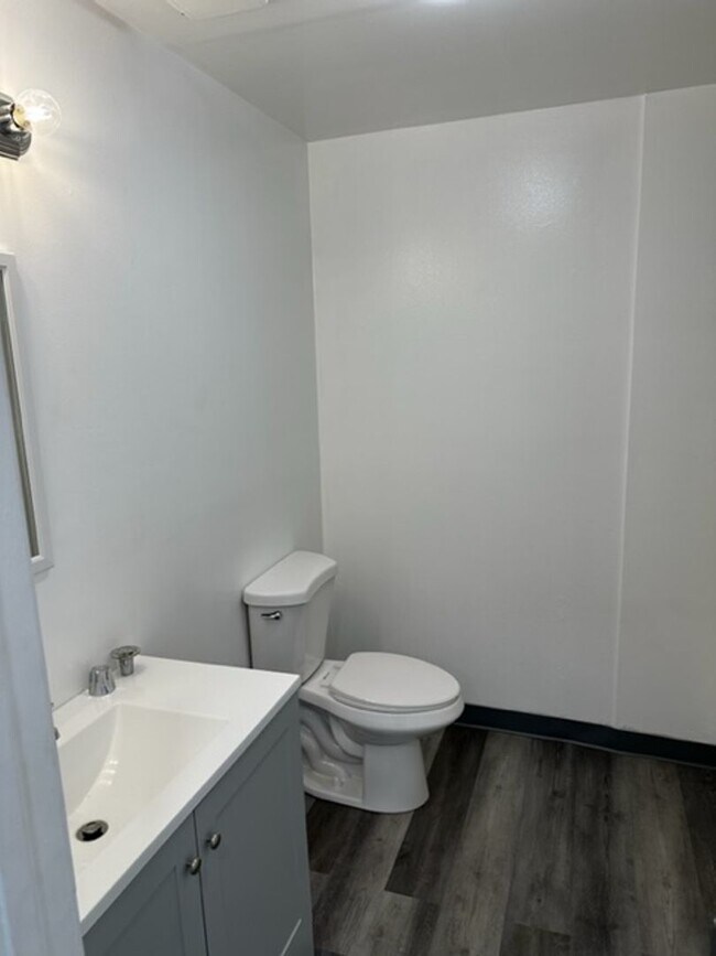 Building Photo - KLUMP6003 - 6003 Klump Avenue/11231 Oxnard...