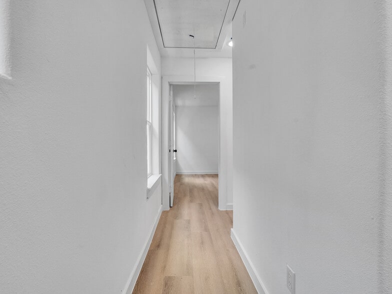 Building Photo - 8625 Homewood Ln