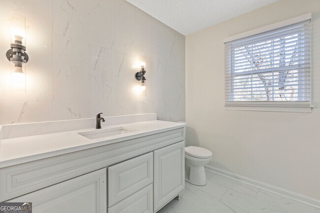 Building Photo - 2095 Uniwattee Trail SE