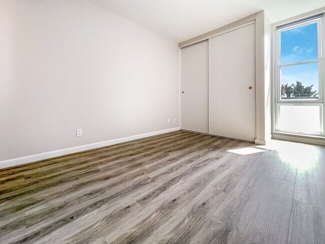 Building Photo - 450 Alcatraz Ave