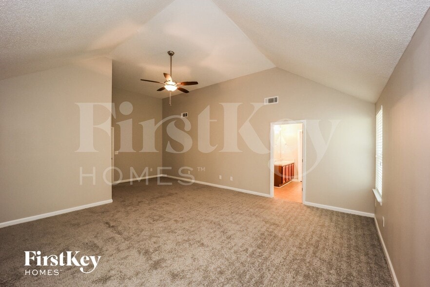 Building Photo - 5440 Bluegrass Dr