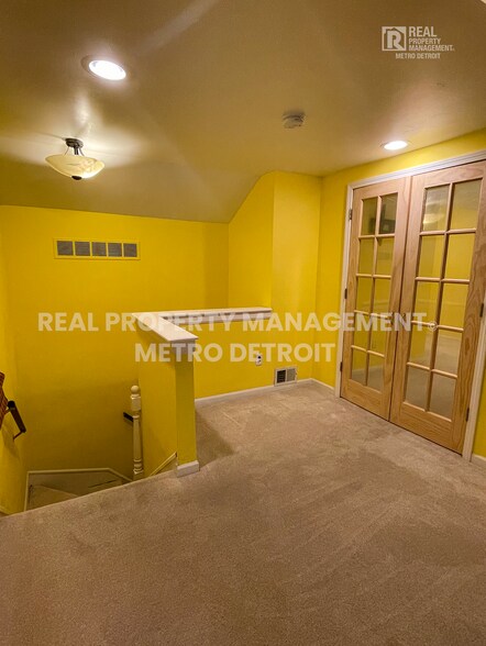 Building Photo - 1105 E Fifth St