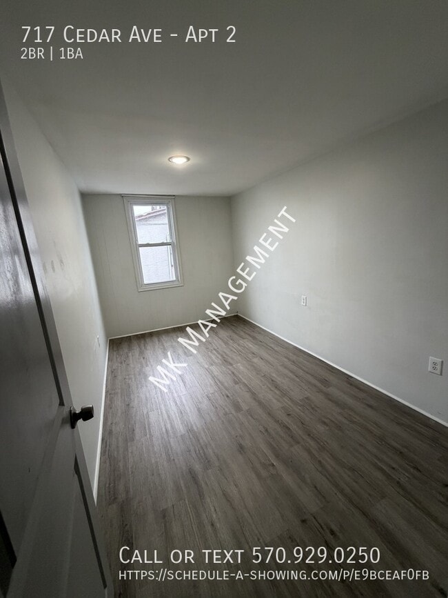 Building Photo - 717 Cedar Ave