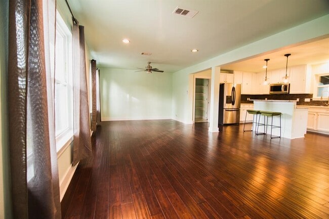 Building Photo - 2901 Gem Cir