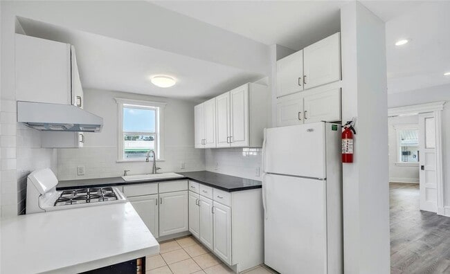 Building Photo - 425 Hancock Pl