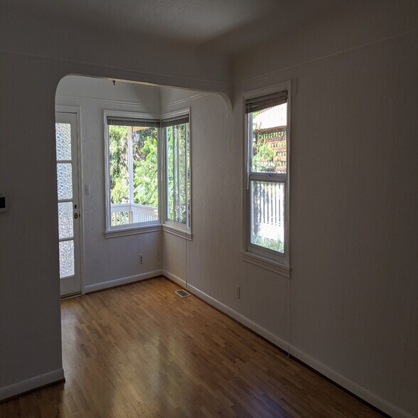 Building Photo - 1036 NE 102nd St