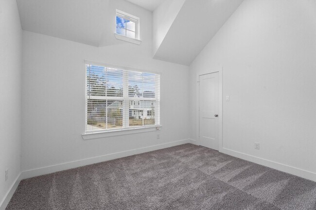 Building Photo - 120 Red Cascade Trl