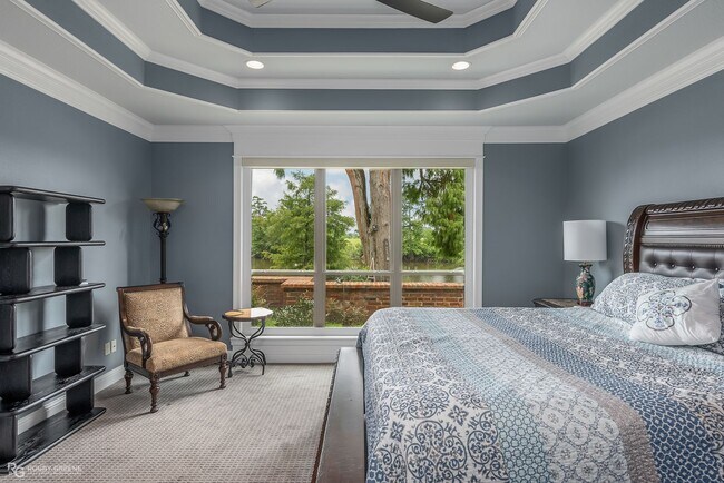 Building Photo - Beautiful Home on the Red River....