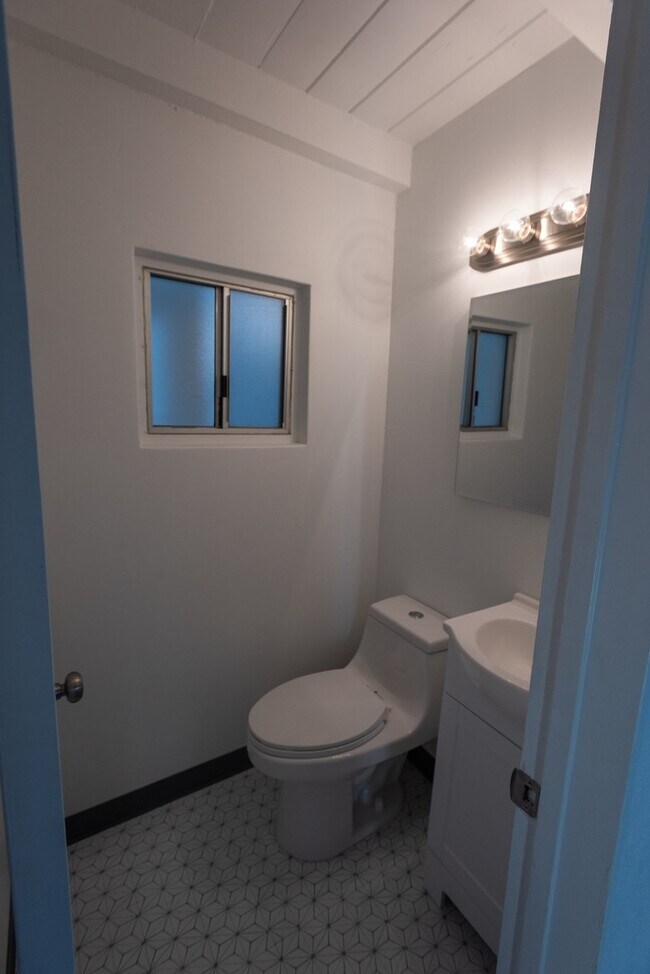 Building Photo - Newly remodeled 3 bedroom 1.5 Bath