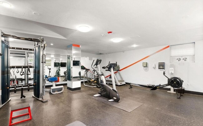 Building Photo - Centrally Located Junior One Bedroom in Georgetown/Dupont border. UTILITIES INCLUDED