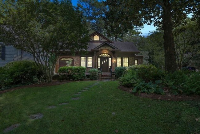 Building Photo - 1079 E Clifton Rd NE