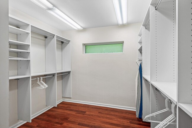 Building Photo - 2121 Areca Palm Rd