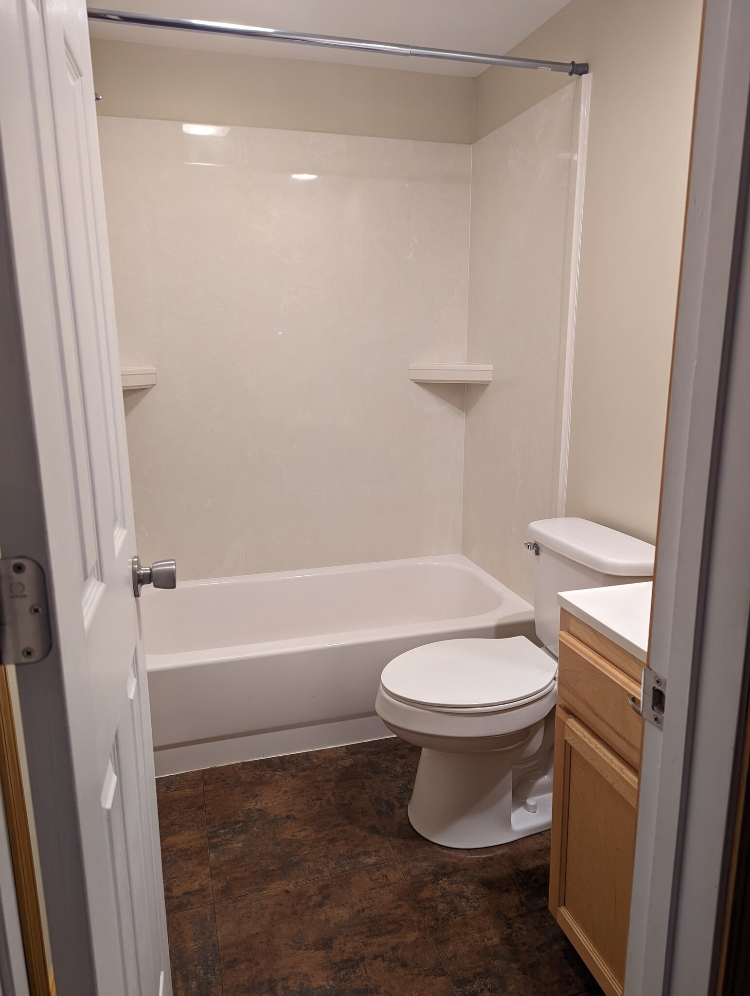 main bath - 672 Ebenezer Rd