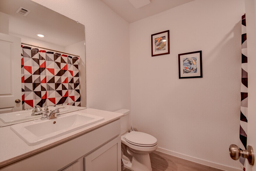 Building Photo - 410 Emma St