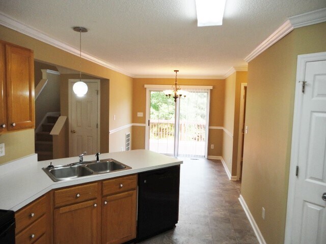 Building Photo - 246 Tillamook Dr