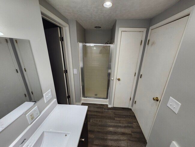 Building Photo - 523 W Trusler St