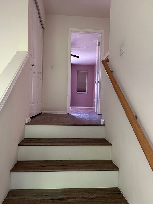 Building Photo - Charming & Modern 2-Bedroom Ashburn Community Townhome