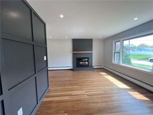 Building Photo - 143 Greenmeadow Cir