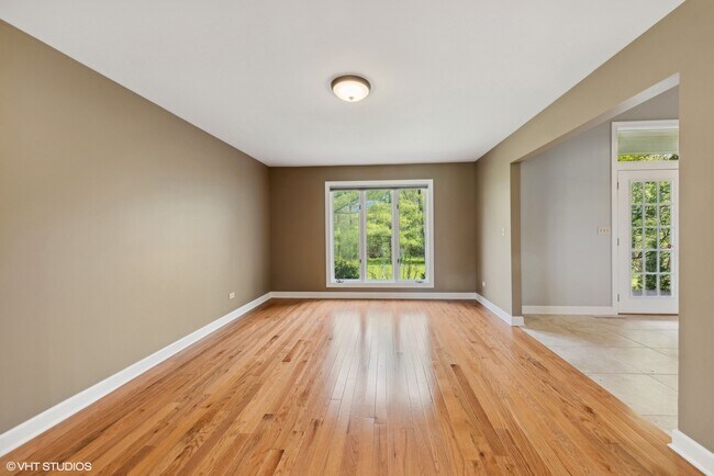 Building Photo - 15020 King Dr