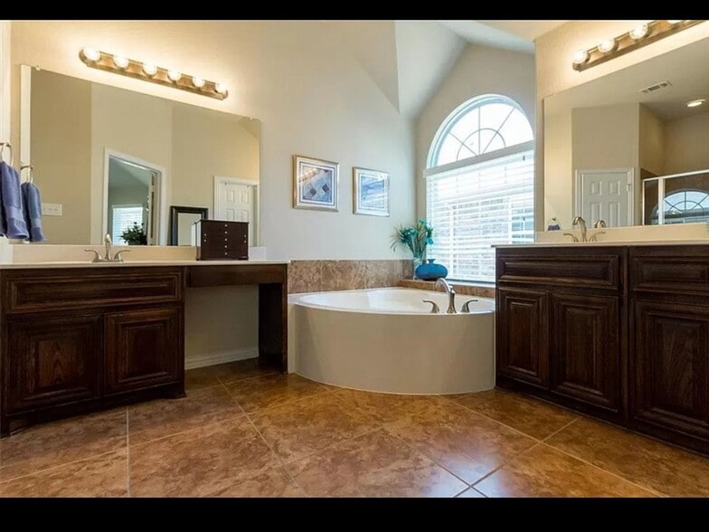 Building Photo - 897 Witherby Ln