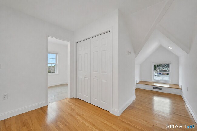 Building Photo - 125 Tunxis Hill Rd