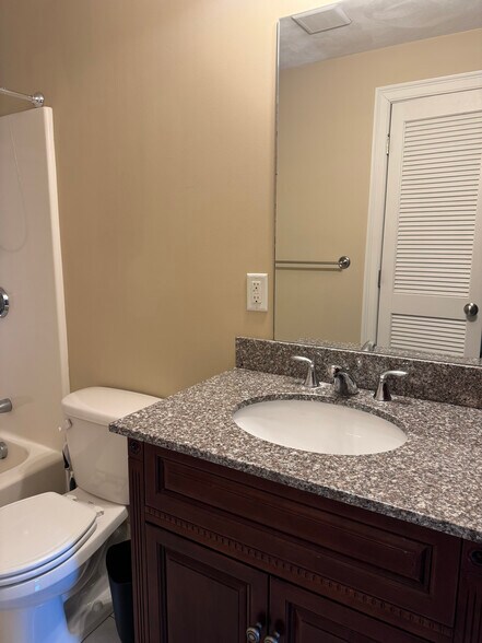 Building Photo - 1 Church St