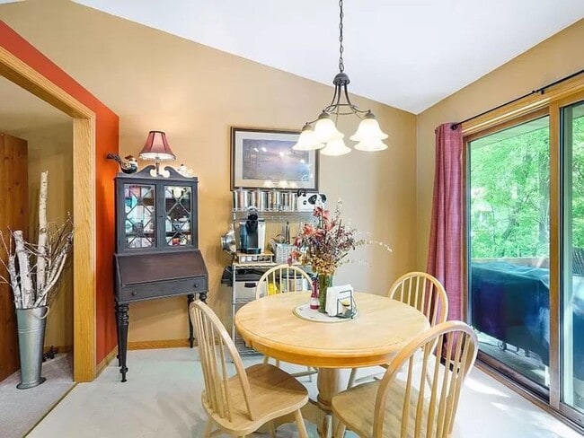 Building Photo - Section 8 Approved, 6 bedroom, 3 Bath Sing...