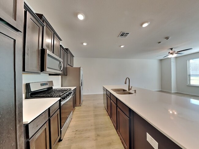 Building Photo - 2020 Saddle Wy