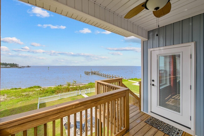 Building Photo - 486 Beatrice Point Rd