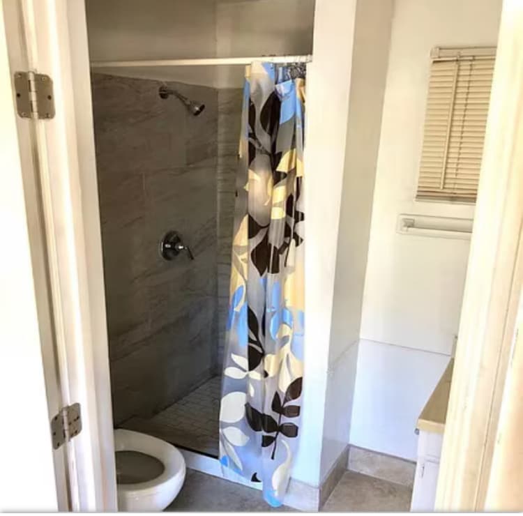 Building Photo - 4640 Clairemont Dr