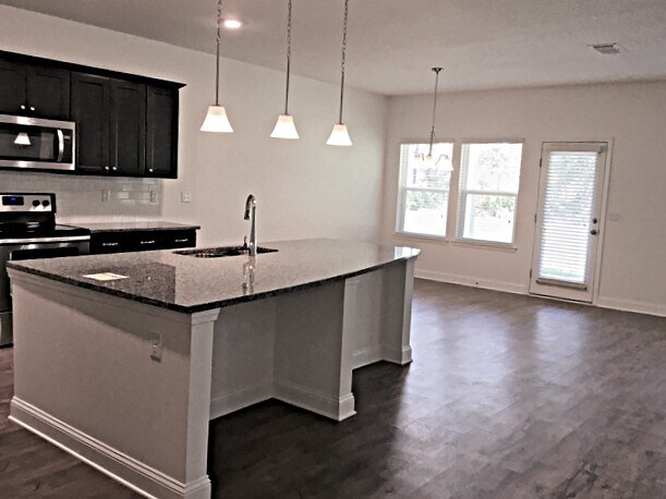 Building Photo - 323 Cortez Dr