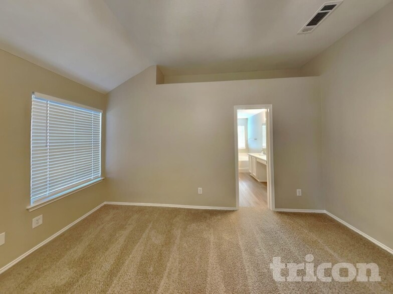 Building Photo - 112 Clover Leaf Ln