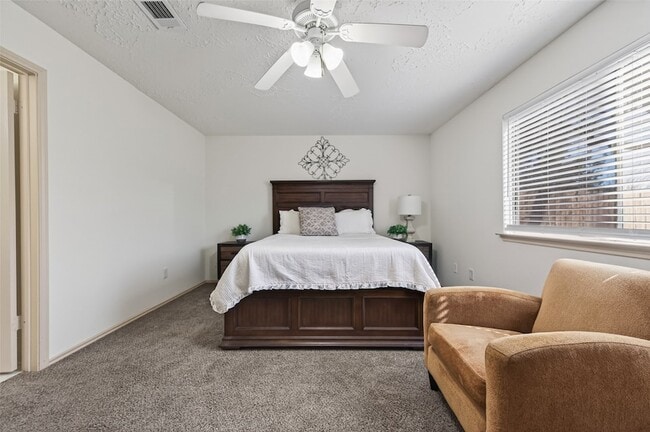 Building Photo - 10726 Village Trail Dr